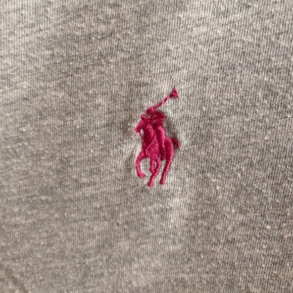 DONATING SOON Gray Ralph Lauren V-neck & pink logo - Picture 3 of 4